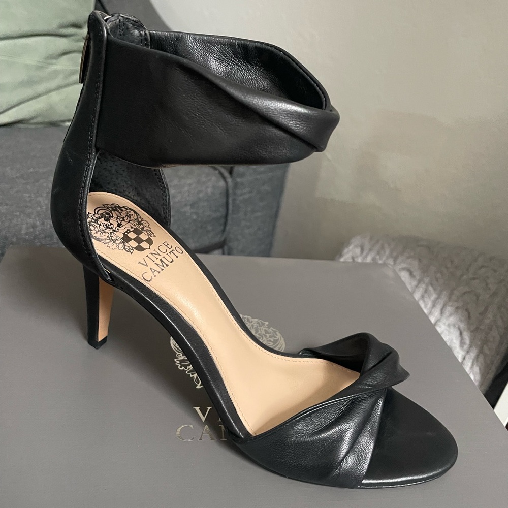 Vince Camuto Black High Heel Sandals with Sleek Design
